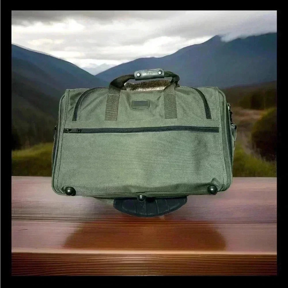 TUMI Expandable 22”travel bag‎ ballistic green nylon Canvas 2687M3 13.5x11” - Picture 1 of 15